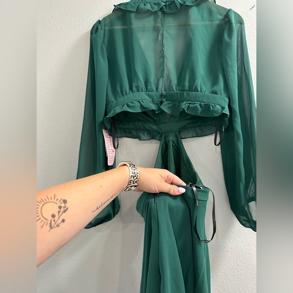 NWT LOVELY BISHOP SLEEVE RUFFLED CHIFFON CUTOUT MINI DRESS - HUNTER GREEN - Picture 10 of 12
